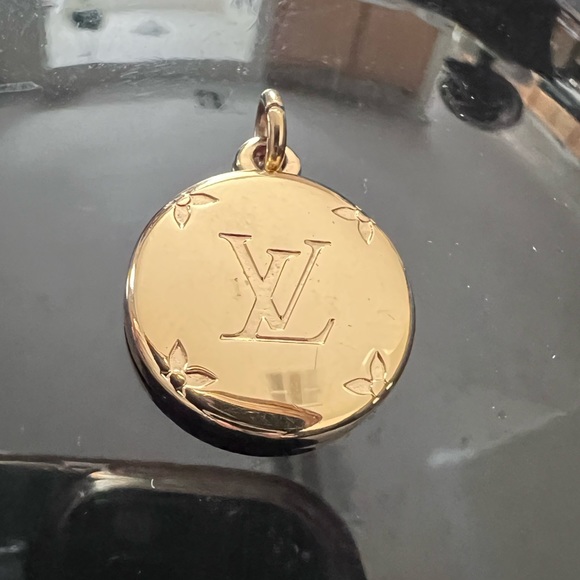 ✨ LOUIS VUITTON Monogram Pendants ✨ - Picture 9 of 10